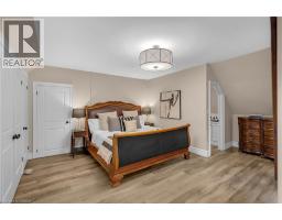 60A DUNDAS Street W - 22