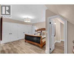 60A DUNDAS Street W - 23