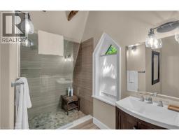 60A DUNDAS Street W - 26