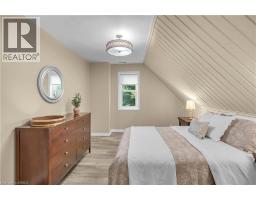 60A DUNDAS Street W - 28