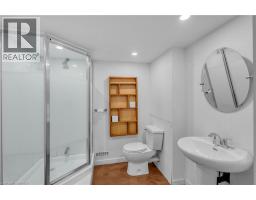 60A DUNDAS Street W - 32