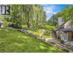 60A DUNDAS Street W - 33