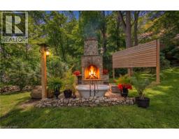 60A DUNDAS Street W - 34