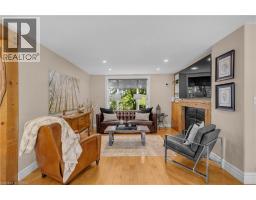 60A DUNDAS Street W - 9