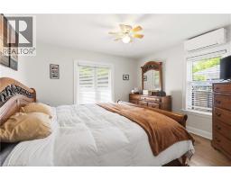 134 QUEENSWAY Drive - 33