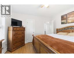 134 QUEENSWAY Drive - 35