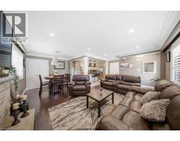 8 QUEENSWAY Drive - 10