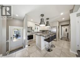 8 QUEENSWAY Drive - 11