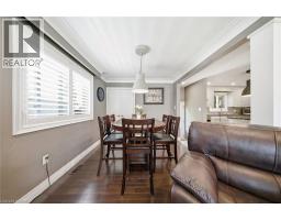 8 QUEENSWAY Drive - 17