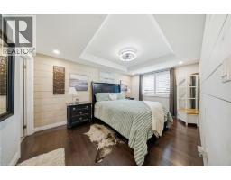 8 QUEENSWAY Drive - 21