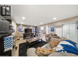 8 QUEENSWAY Drive - 25