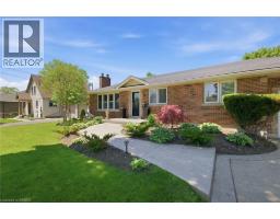 8 QUEENSWAY Drive - 4