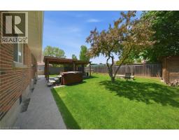 8 QUEENSWAY Drive - 44