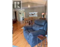 18 MAICH Crescent - 10