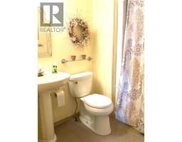 18 MAICH Crescent - 11