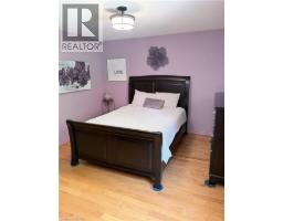 18 MAICH Crescent - 12
