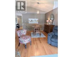 18 MAICH Crescent - 15