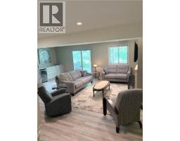 18 MAICH Crescent - 17