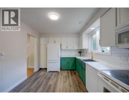 9 WINDING Way - 14