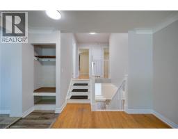 9 WINDING Way - 18