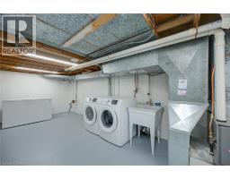 9 WINDING Way - 40