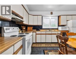8 AVONDALE Crescent - 5