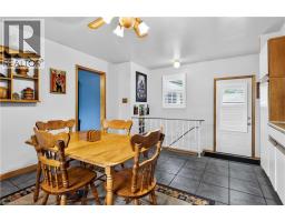 8 AVONDALE Crescent - 6