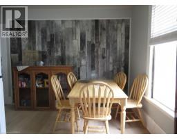196 WELLINGTON Street - 7