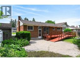 21 BRIER Crescent - 36