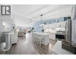 385 PARK Road N UnitNo. 10 - 3