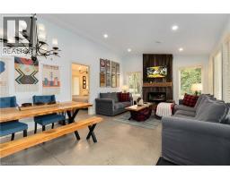 232 PARIS Road - 37