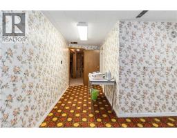 16 PARIS Road - 41