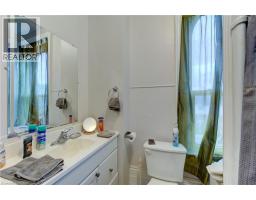 23 LYONS Avenue - 21