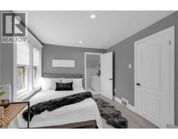 378 NORFOLK Street N - 16