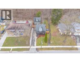 7 BARRY Drive - 39