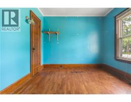 24 PARK Road N - 9