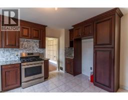 107 QUEENSWAY Drive - 12