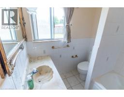 107 QUEENSWAY Drive - 18