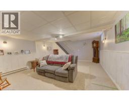 4 WELLINGTON Street - 34