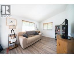 114 HILLVIEW Crescent - 13