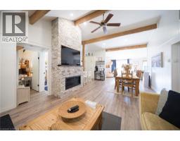 114 HILLVIEW Crescent - 7