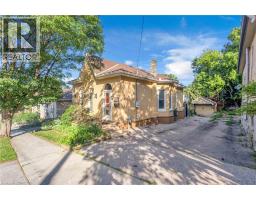 17 SCARFE Avenue - 1