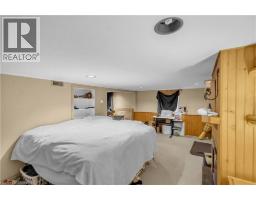 17 SCARFE Avenue - 21