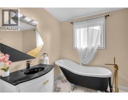 4 DOWDEN Avenue - 22
