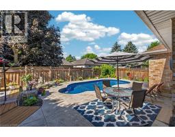 62 VARLEY Crescent - 13