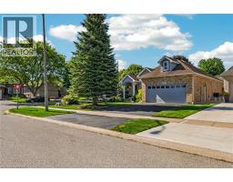 62 VARLEY Crescent - 3