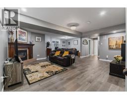 62 VARLEY Crescent - 38