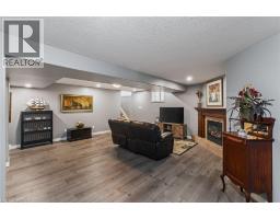 62 VARLEY Crescent - 42