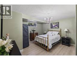 62 VARLEY Crescent - 43