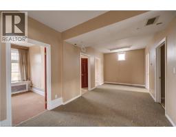 41 WELLINGTON Street - 12